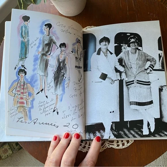 Chanel Universe of Fashion Book EUC - Picture 10 of 13